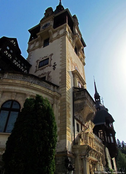 " Встречают по одежке" — внешний лоск дворца Пелеш