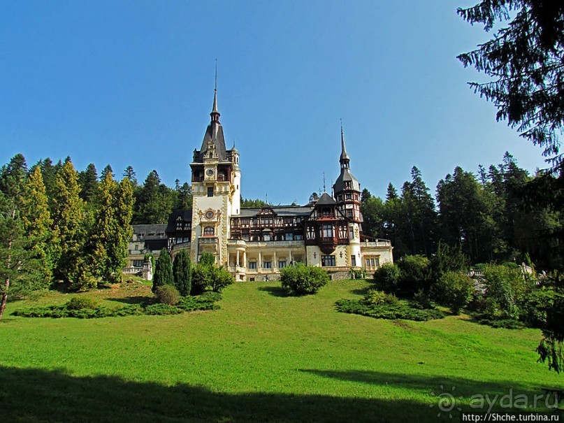" Встречают по одежке" — внешний лоск дворца Пелеш