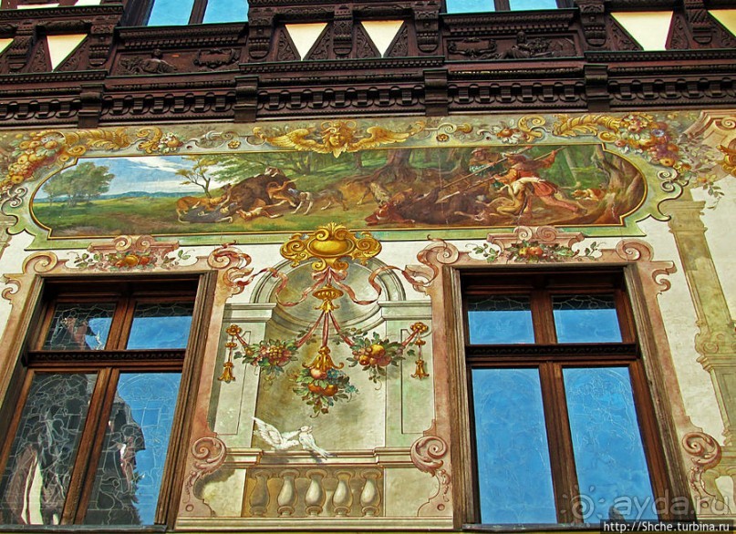 " Встречают по одежке" — внешний лоск дворца Пелеш