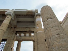 Альбом отзыва "На холме Акрополь — Пантеон, вечная реставрация и остальное"