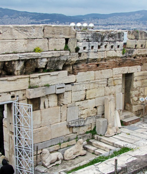 Альбом отзыва "На холме Акрополь — Пантеон, вечная реставрация и остальное"