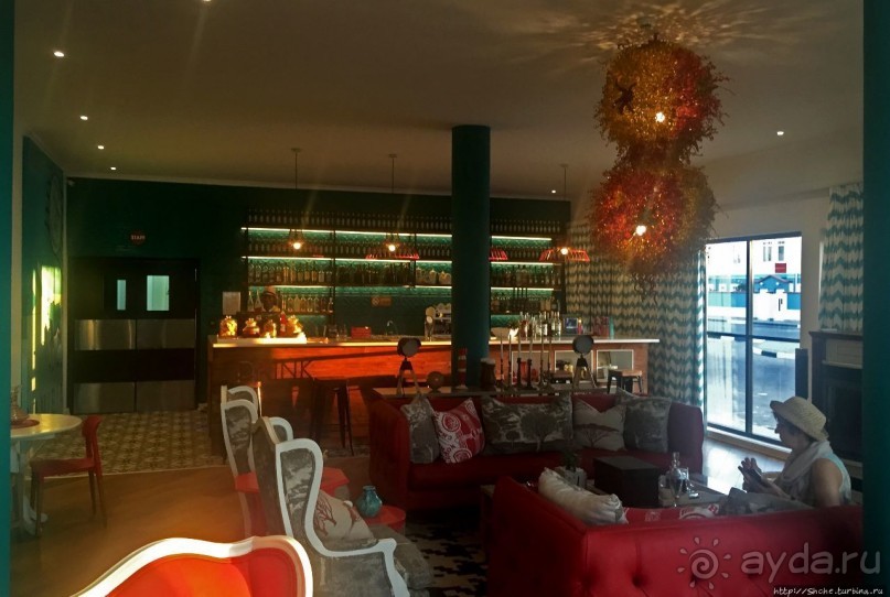 Бутик-отель и устрицы с шампанским на завтрак