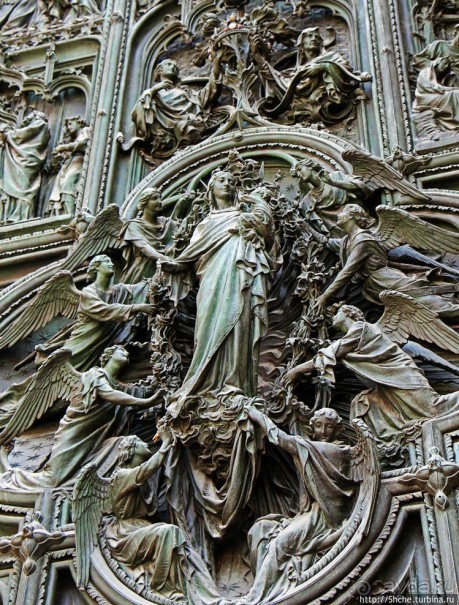 Двери Миланского собора, способные вызвать культурный шок