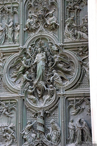 Двери Миланского собора, способные вызвать культурный шок