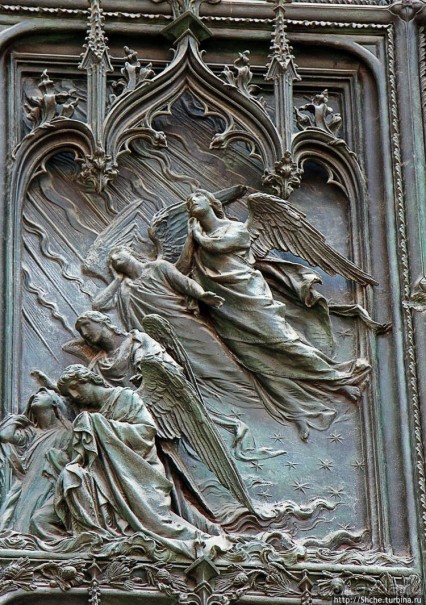Двери Миланского собора, способные вызвать культурный шок