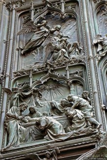 Двери Миланского собора, способные вызвать культурный шок