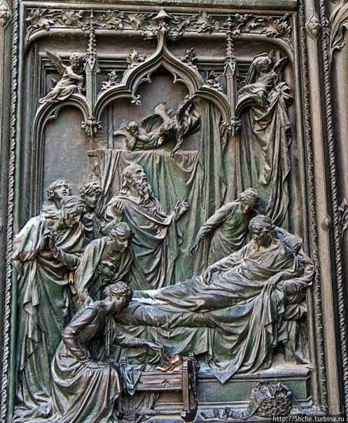 Двери Миланского собора, способные вызвать культурный шок