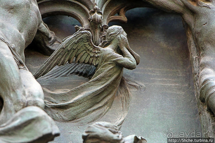 Двери Миланского собора, способные вызвать культурный шок