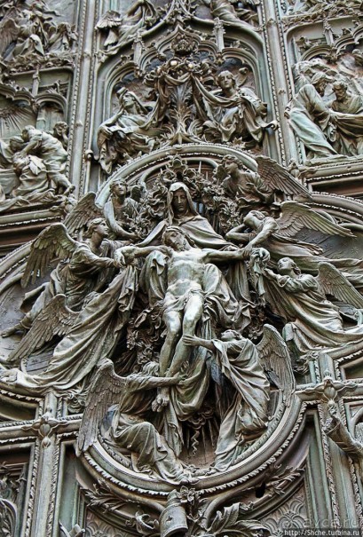 Двери Миланского собора, способные вызвать культурный шок