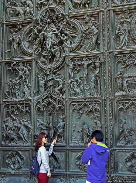 Двери Миланского собора, способные вызвать культурный шок
