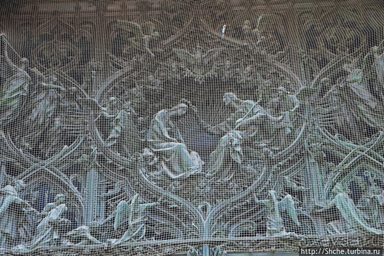 Двери Миланского собора, способные вызвать культурный шок