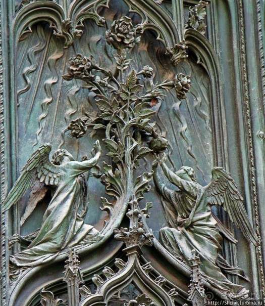 Двери Миланского собора, способные вызвать культурный шок