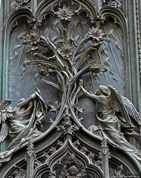 Двери Миланского собора, способные вызвать культурный шок
