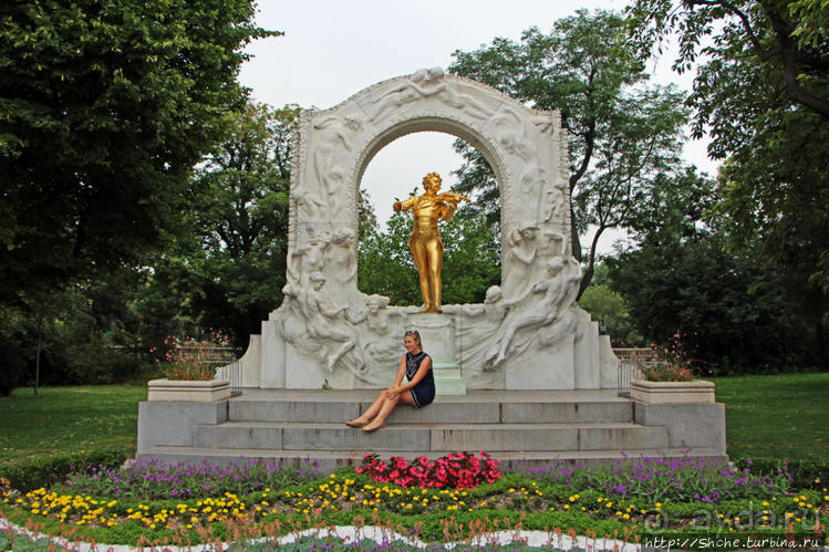 Золотой памятник