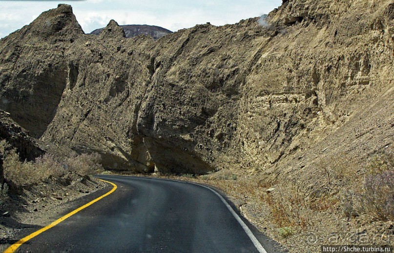 Долина Смерти. "Палитра художника" на дороге художников
