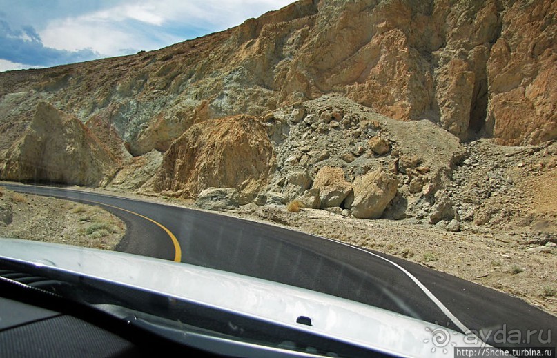 Долина Смерти. "Палитра художника" на дороге художников