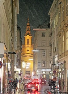 Декабрьская иллюминация Вены, вечер, немного снега и мороз