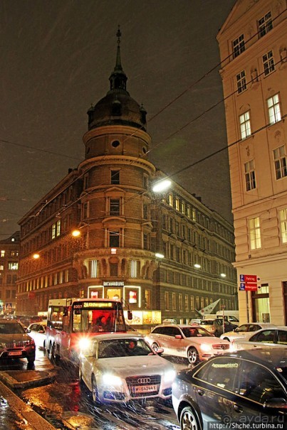 Декабрьская иллюминация Вены, вечер, немного снега и мороз