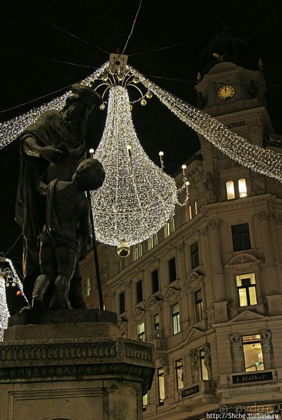 Альбом отзыва "Декабрьская иллюминация Вены, вечер, немного снега и мороз"