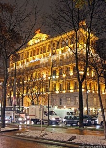 Альбом отзыва "Декабрьская иллюминация Вены, вечер, немного снега и мороз"