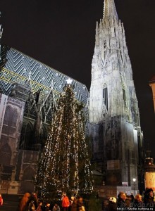 Декабрьская иллюминация Вены, вечер, немного снега и мороз