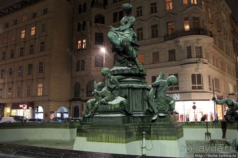 Декабрьская иллюминация Вены, вечер, немного снега и мороз