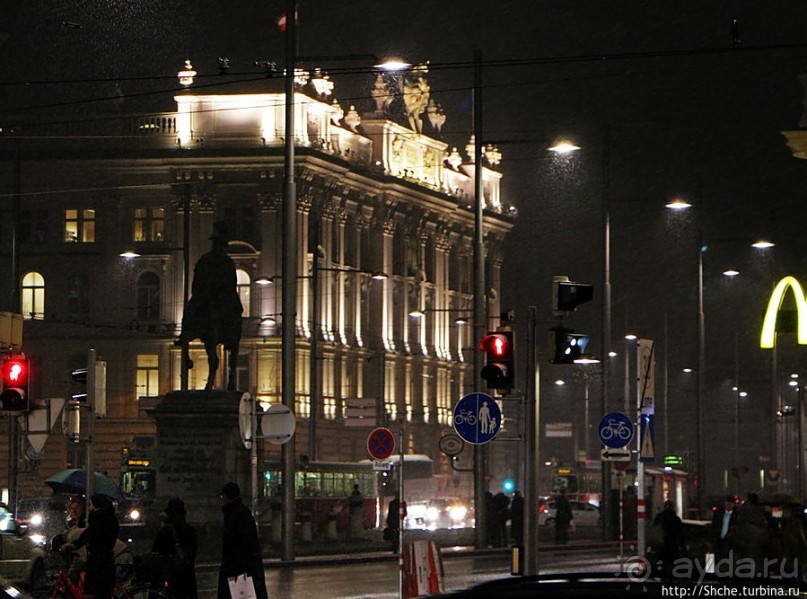 Декабрьская иллюминация Вены, вечер, немного снега и мороз
