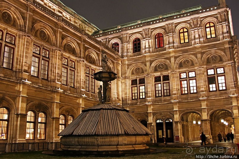 Декабрьская иллюминация Вены, вечер, немного снега и мороз