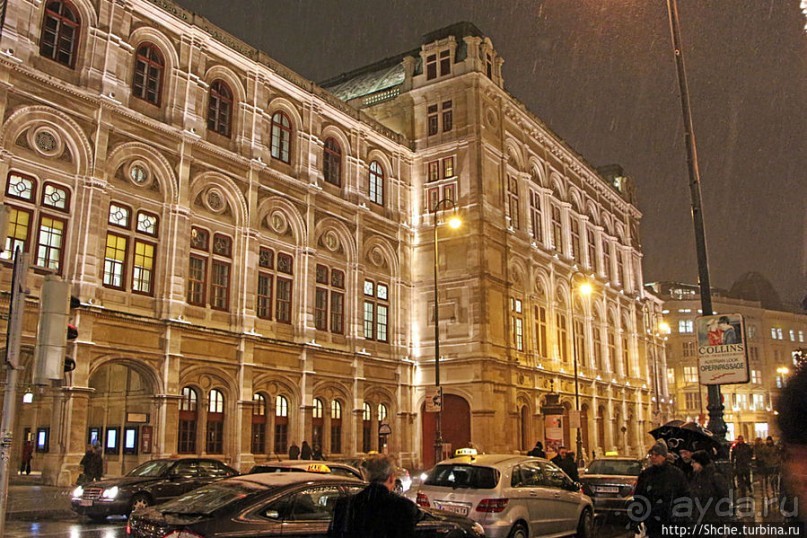 Декабрьская иллюминация Вены, вечер, немного снега и мороз