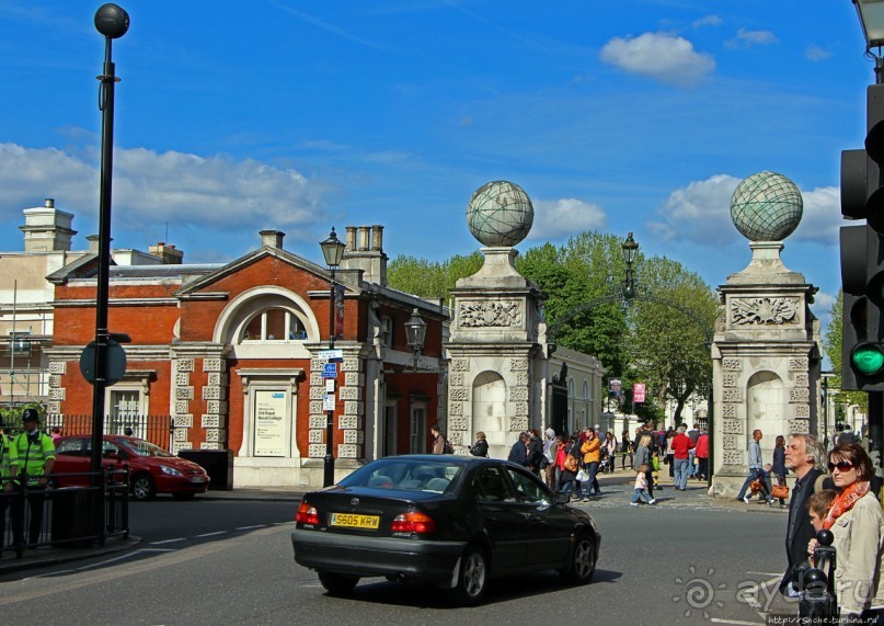 Зеленое пастбище для коров в устье реки, сокращенно Гринвич