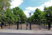 Зеленое пастбище для коров в устье реки, сокращенно Гринвич