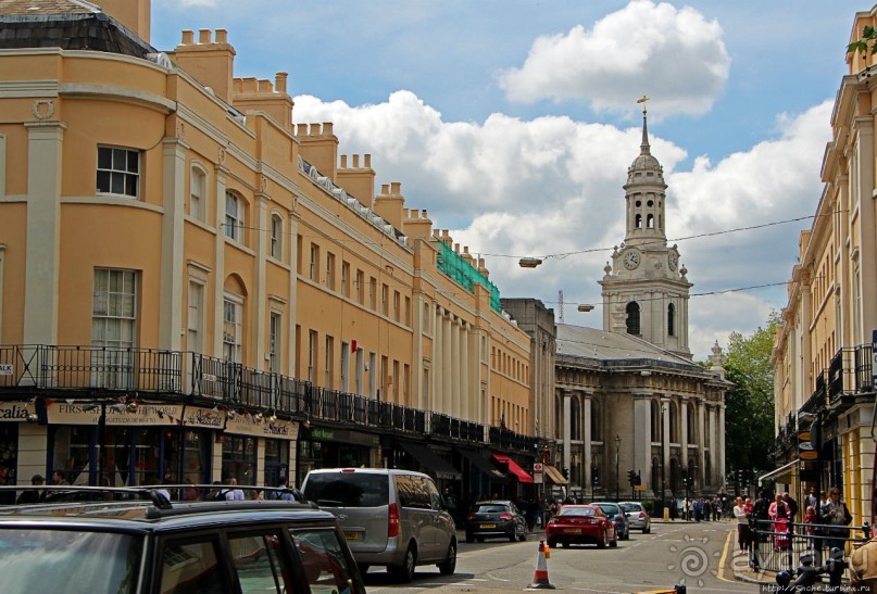 Зеленое пастбище для коров в устье реки, сокращенно Гринвич