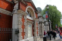 Зеленое пастбище для коров в устье реки, сокращенно Гринвич