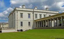 Зеленое пастбище для коров в устье реки, сокращенно Гринвич