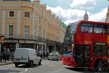 Зеленое пастбище для коров в устье реки, сокращенно Гринвич