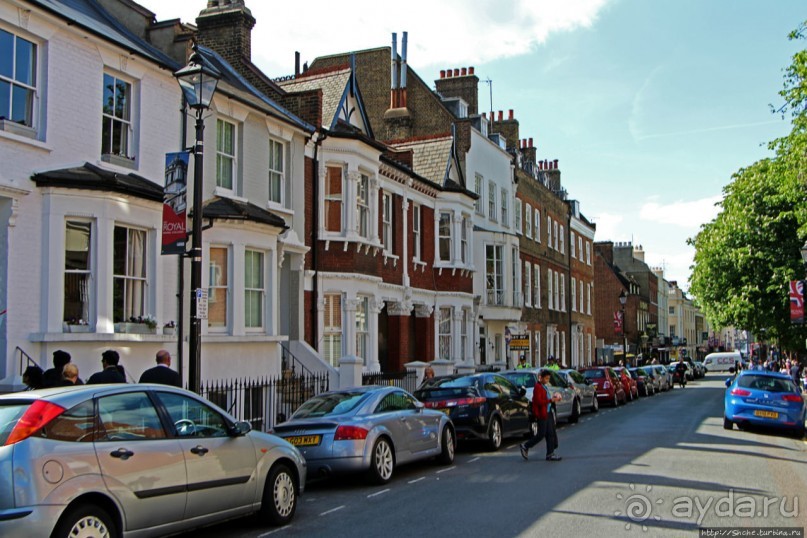 Зеленое пастбище для коров в устье реки, сокращенно Гринвич