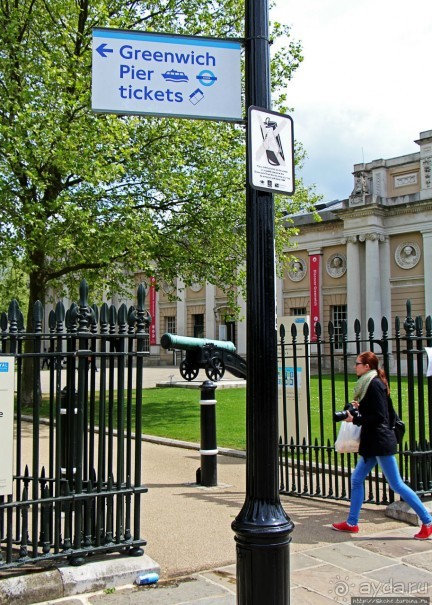 Зеленое пастбище для коров в устье реки, сокращенно Гринвич