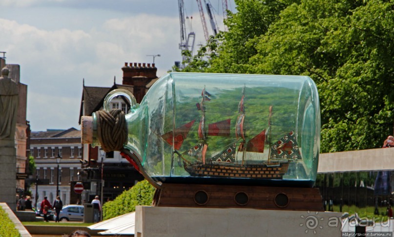 Зеленое пастбище для коров в устье реки, сокращенно Гринвич