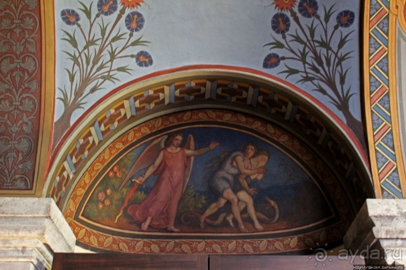 Базилика и склеп крупнейшего и старейшего монастыря Венгрии