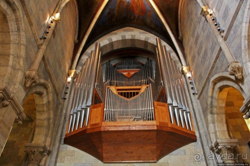 Базилика и склеп крупнейшего и старейшего монастыря Венгрии