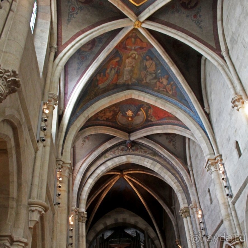 Базилика и склеп крупнейшего и старейшего монастыря Венгрии