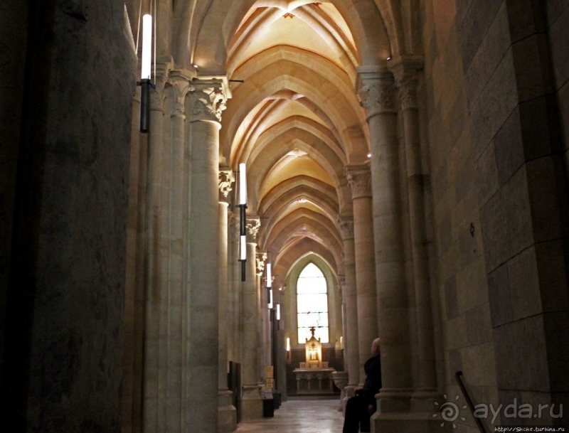 Базилика и склеп крупнейшего и старейшего монастыря Венгрии