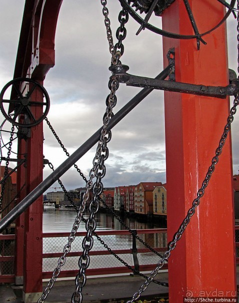 Gamle Bybro — старый городской мост, или "ворота счастья"