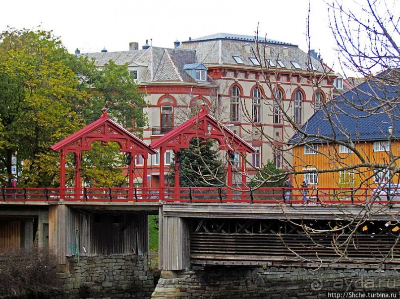 Gamle Bybro — старый городской мост, или "ворота счастья"