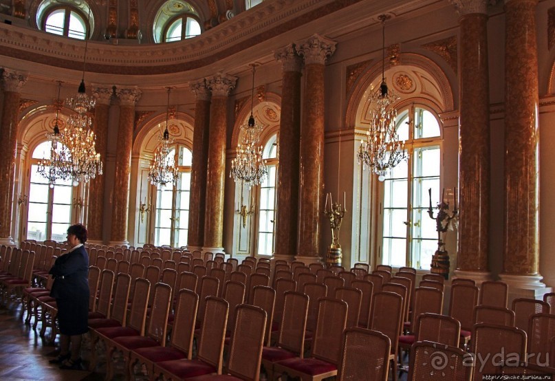 Воссозданная роскошь. Королевский замок, зал за залом