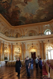Воссозданная роскошь. Королевский замок, зал за залом