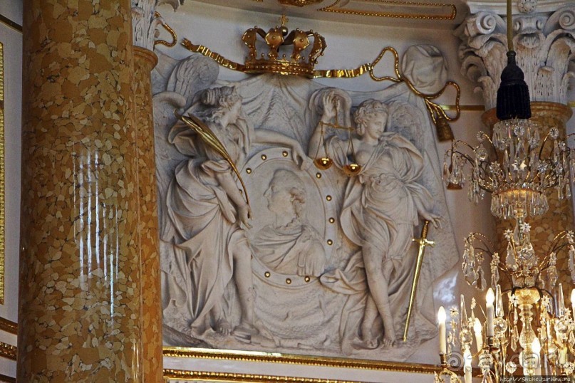 Воссозданная роскошь. Королевский замок, зал за залом