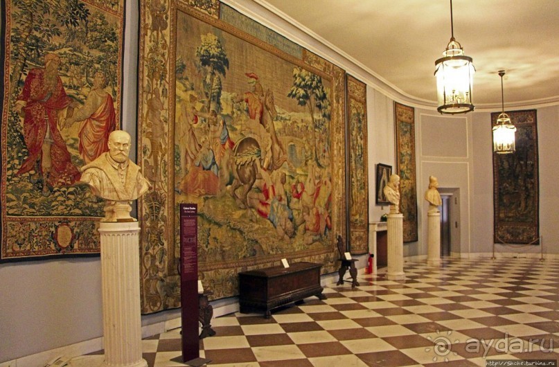 Воссозданная роскошь. Королевский замок, зал за залом