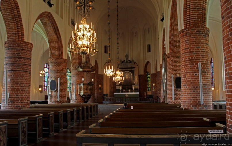 Кирпичная (15 век) церковь св. Николая в Хальмстаде