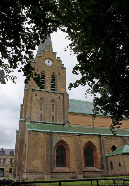 Кирпичная (15 век) церковь св. Николая в Хальмстаде